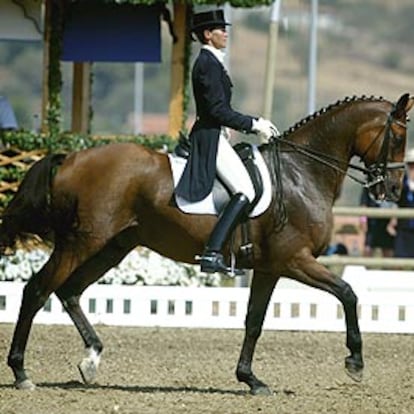 Beatriz Ferrer-Salat y <i>Beauvalais,</i> en un momento de su actuación.