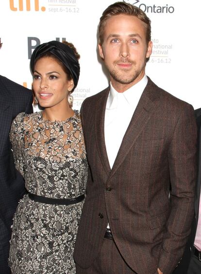 Después de haber tenido ya dos hijas, la pareja conformada por Eva Mendes y Ryan Gosling ha decidido ampliar la familia y este 2019 darán la bienvenida a otros dos bebés, pues la intérprete está embarazada de gemelos.