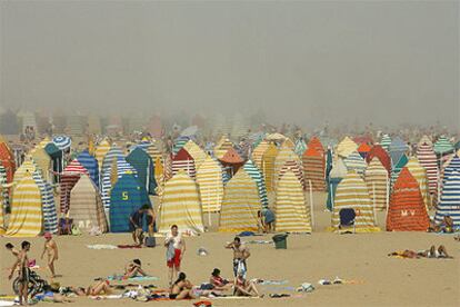 Playa de San Lorenzo, en Gijón, abarrotada debido las altas temperaturas que se registran en Asturias.