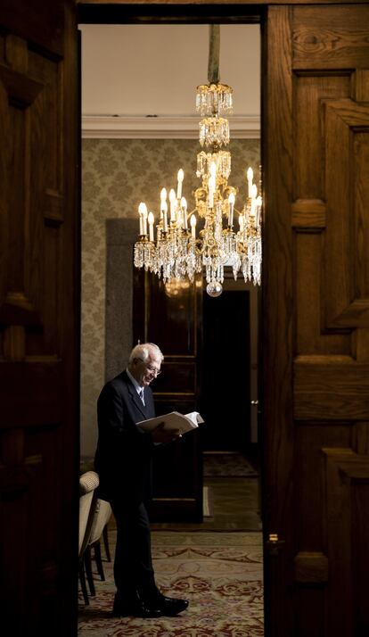 Josep Borrell, ministro de Exteriores en funciones, en una entrevista en el palacio de Santa Cruz de Madrid, sede del ministerio, el 30 de octubre de 2019.