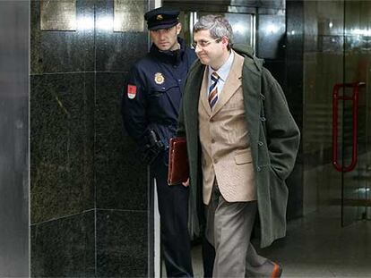 El director del Archivo General de la Guerra Civil, Miguel Ángel Jaramillo, sale ayer de la Audiencia Nacional.