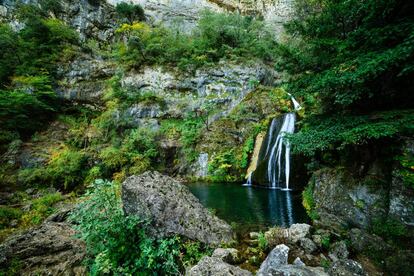 Los Chorros del río Mundo, en Riópar (Albacete), ya merecen por sí solos una visita. Esta joya natural es uno de los tesoros de la localidad.