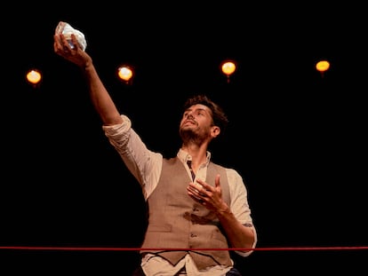 Juan Diego Botto en una escena de 'Una noche sin luna', hasta el 11 de julio en el Teatro Español.