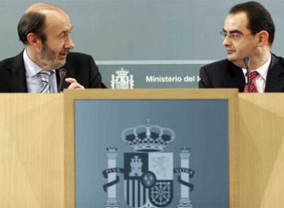 Alfredo Pérez Rubalcaba y Javier Balza, durante su comparecencia.