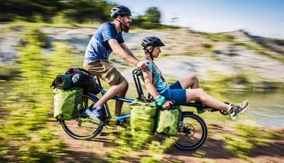 Bicicleta eléctrica en tándem.