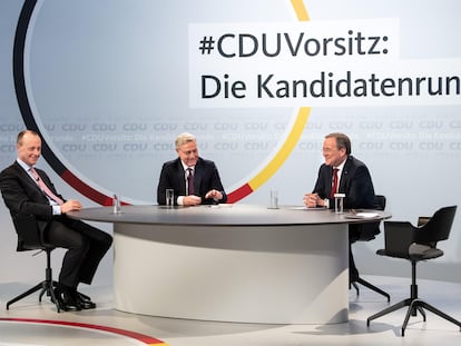 Los tres candidatos a la presidencia de la CDU de izquierda a derecha Friedrich Merz, Norbert Röttgen y Armin Laschet en la sede del partido en Berlín, este lunes.