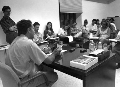 Juan Arias y Javier Ayuso durante un curso en la Universidad de Verano de Grnada, celebrado en Motril (Granada). foto de juan ferreras 04/9/1994