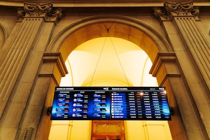 Paneles del Ibex en el Palacio de la Bolsa de Madrid.