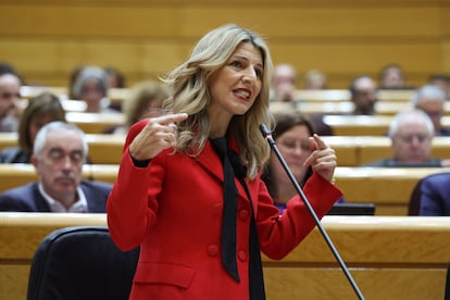 La vicepresidenta segunda del Gobierno, Yolanda Díaz, interviene en la sesión de control al Gobierno celebrada este martes en el pleno del Senado, en Madrid.