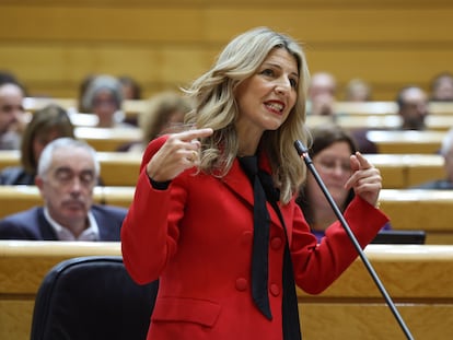 La vicepresidenta segunda del Gobierno, Yolanda Díaz, interviene en la sesión de control al Gobierno celebrada este martes en el pleno del Senado, en Madrid.