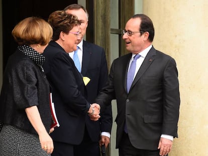 Hollande con los parlamentarios con los que acord&oacute; crear una Guardia Nacional
