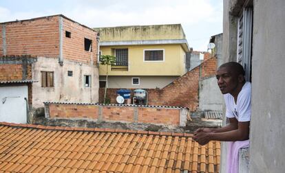 Líder comunitário, Marcelo passou pela prisão após policiais o ligarem a uma porção de drogas.