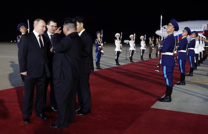 Putin ha sido recibido por su homólogo norcoreano con honores militares. 