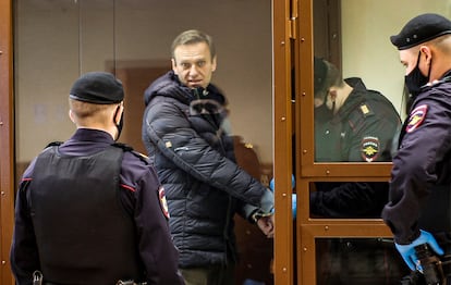 Alexéi Navalni en el tribunal municipal de Moscú, este martes.