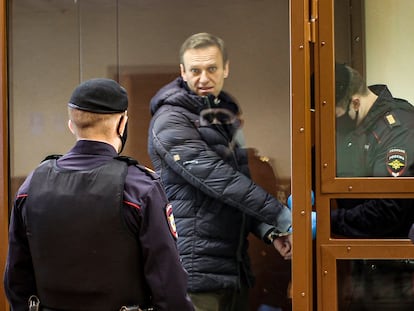 Alexéi Navalni en el tribunal municipal de Moscú, este martes.