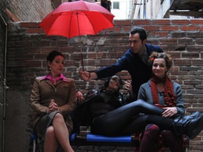 Los actores (de izquierda a derecha): Celia Bermejo, María de Miguel, Gustavo Gonzalo y Sara Nieto. Juno a ellos actúa también Francesa Sorrentino.
