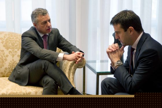 Iñigo Urkullu, a la izquierda, junto a Gorka Maneiro.