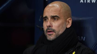 Guardiola, entrenador del Manchester City, con su lazo amarillo en favor del independentismo catal&aacute;n. 