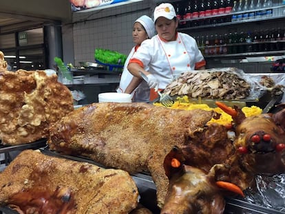 Uno de los puestos del mercado de I&ntilde;aquito, en Quito.