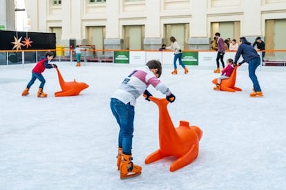 Pista de hielo en CentroCentro, en la Galería de Cristal del Palacio de Cibeles.