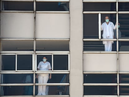 Sanitarios del Hospital Universitario de A Coruña en 2020.