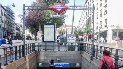 Entrada a la estación de Tirso de Molina del metro de Madrid.