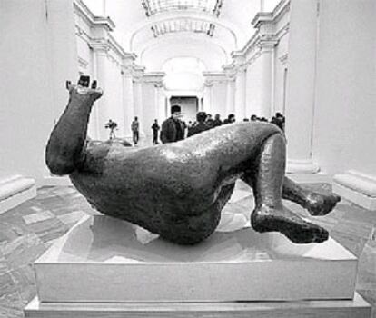 La escultura de Maillol <i>La Rivière</i>, ayer en una de las galerías del Centre del Carme del IVAM.