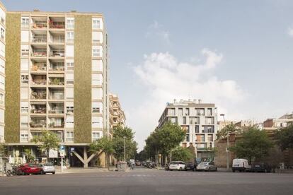 Espai a la cruïlla de Consell de Cent amb Comte Borrell, davant l’edifici Mediterrani.