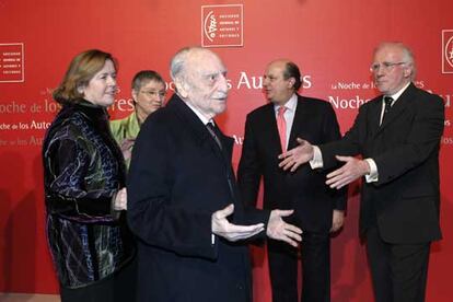 Francisco Ayala, con su esposa, Carolyn Richmond; Ana Diosdado, Santiago Fisas y Eduardo Bautista.