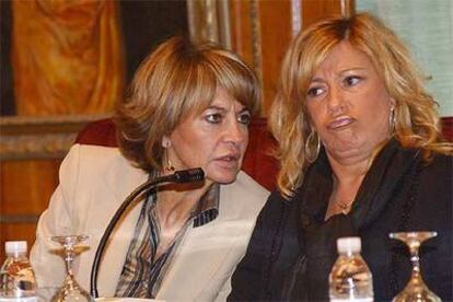 Isabel García Marcos y Marisol Yagüe, en el pleno celebrado ayer en Marbella.