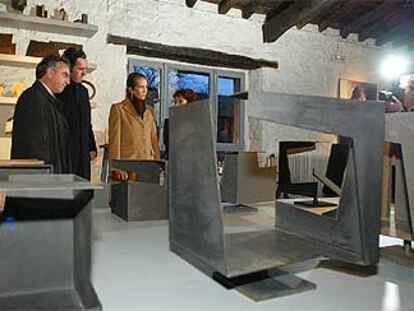 La infanta Elena y Jaime de Marichalar, el jueves en la casa taller de Jorge Oteiza.