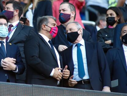 Joan Laporta y Florentino Pérez, en el palco del Camp Nou