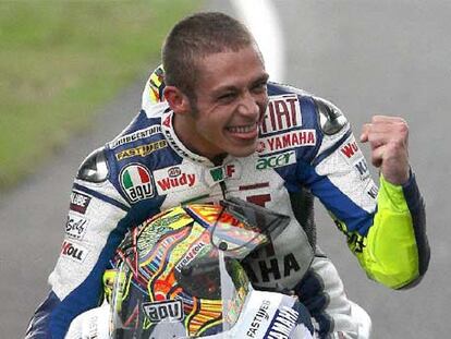 Valentino Rossi celebra la victoria.