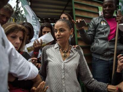 Marina Silva durante passeata na Rocinha, no Rio.