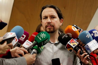 El secretario general de Podemos, Pablo Iglesias, responde ante los medios el pasado 13 de enero.