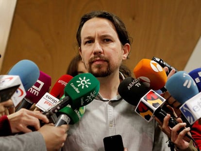 El secretario general de Podemos, Pablo Iglesias, responde ante los medios el pasado 13 de enero.