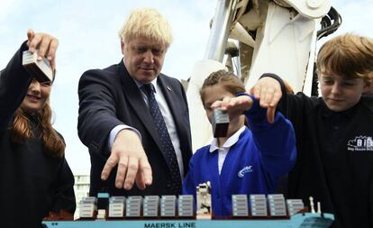 El primer ministro del Reino Unido, Boris Johnson, visita este jueves un colegio en Londres.