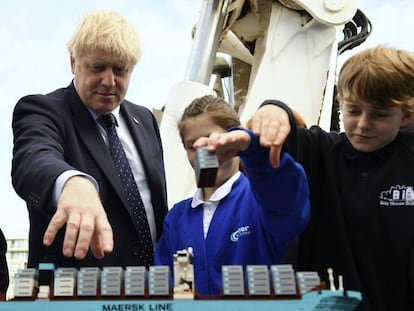 El primer ministro del Reino Unido, Boris Johnson, visita este jueves un colegio en Londres.