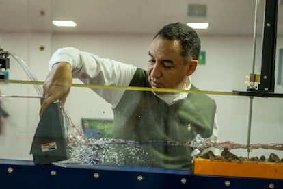 Cristian Díaz en su laboratorio, en Villavicencio (Meta), el 27 de enero de 2025.