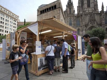 La Setmana del Llibre en Català se celebra a l'avinguda de la Catedral.