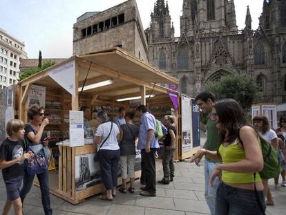 La Setmana del Llibre en Català se celebra a l'avinguda de la Catedral.