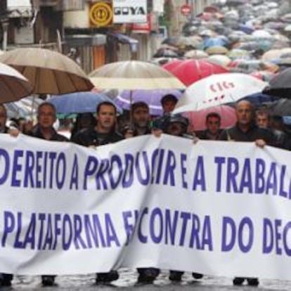 Cabecera de la manifestación contra el decreto del carbón que se ha desarrollado hoy en Ferrol.