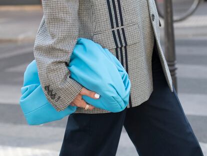 El bolso de Bottega Veneta (y toda la colección) reina en el 'street style'.