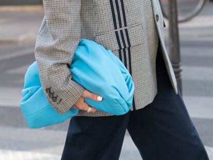 El bolso de Bottega Veneta (y toda la colección) reina en el 'street style'.