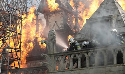 Un momento de 'Arde Notre Dame'.