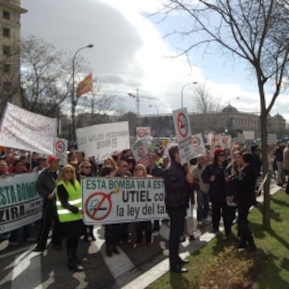 Hosteleros insumisos se manifiestan en contra de la Ley antitabaco en Madrid.