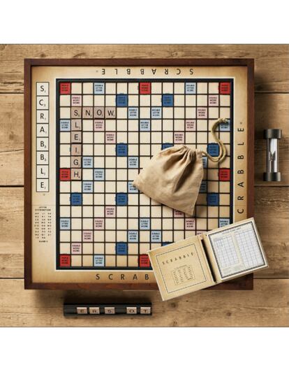 Si 'Apalabrados' ha triunfado como una de las aplicaciones del año, apostar por un Scrabble de toda la vida será un acierto. Esta preciosidad estilo 'vintage' es de Restoration Hardware (220 euros).