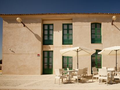 El exterior del hotel Isla Tabarca (Alicante).