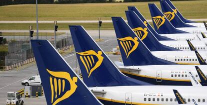 Varios aviones de la aerolínea irlandesa 'Low cost' Ryanair.