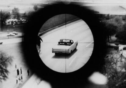 Recreación por parte del FBI de la perspectiva que habría tenido el asesino del presidente Kennedy al dispararle.